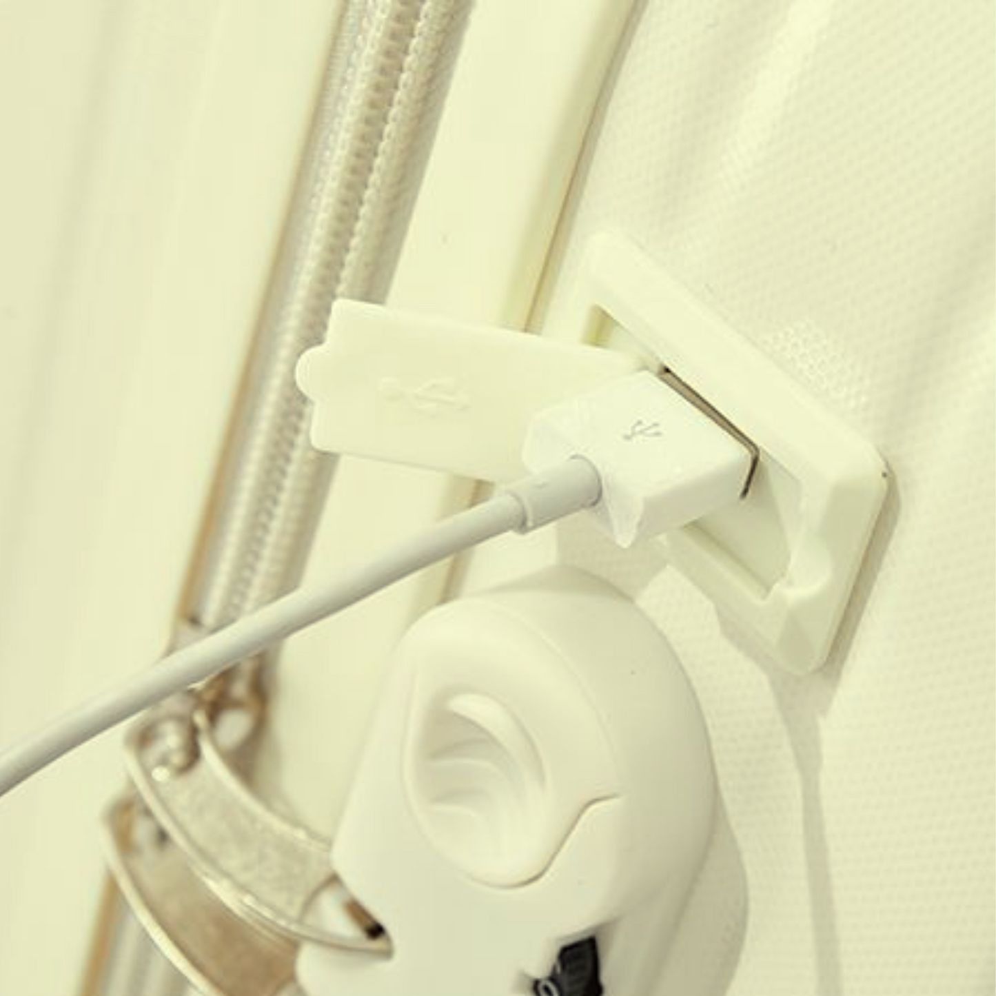 Maleta con Ruedas 360 Puerto USB Pistacho