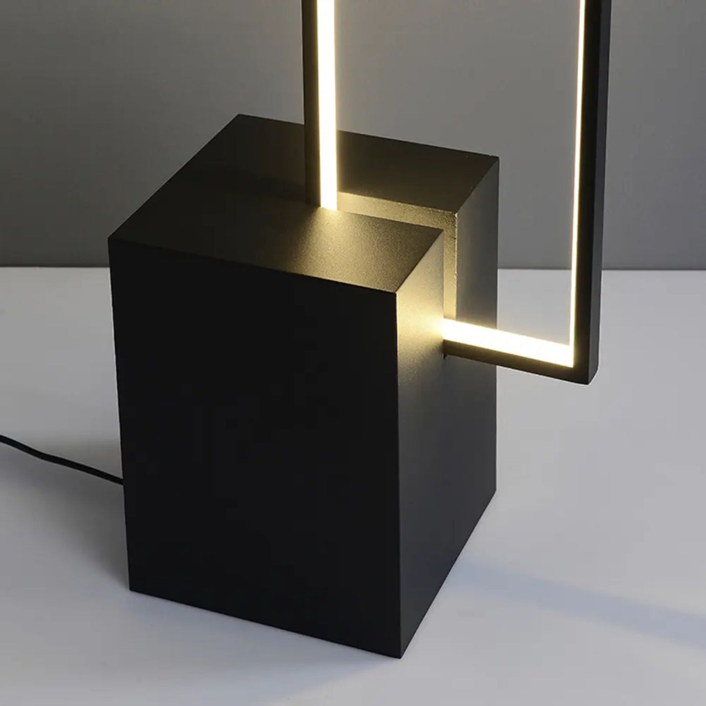 Lampara de Pie Led Rectángular Negro