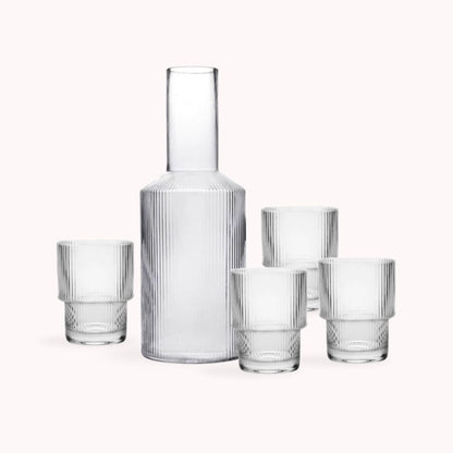 Jarra de Vidrio y 4 Vasos Estilo Europeo
