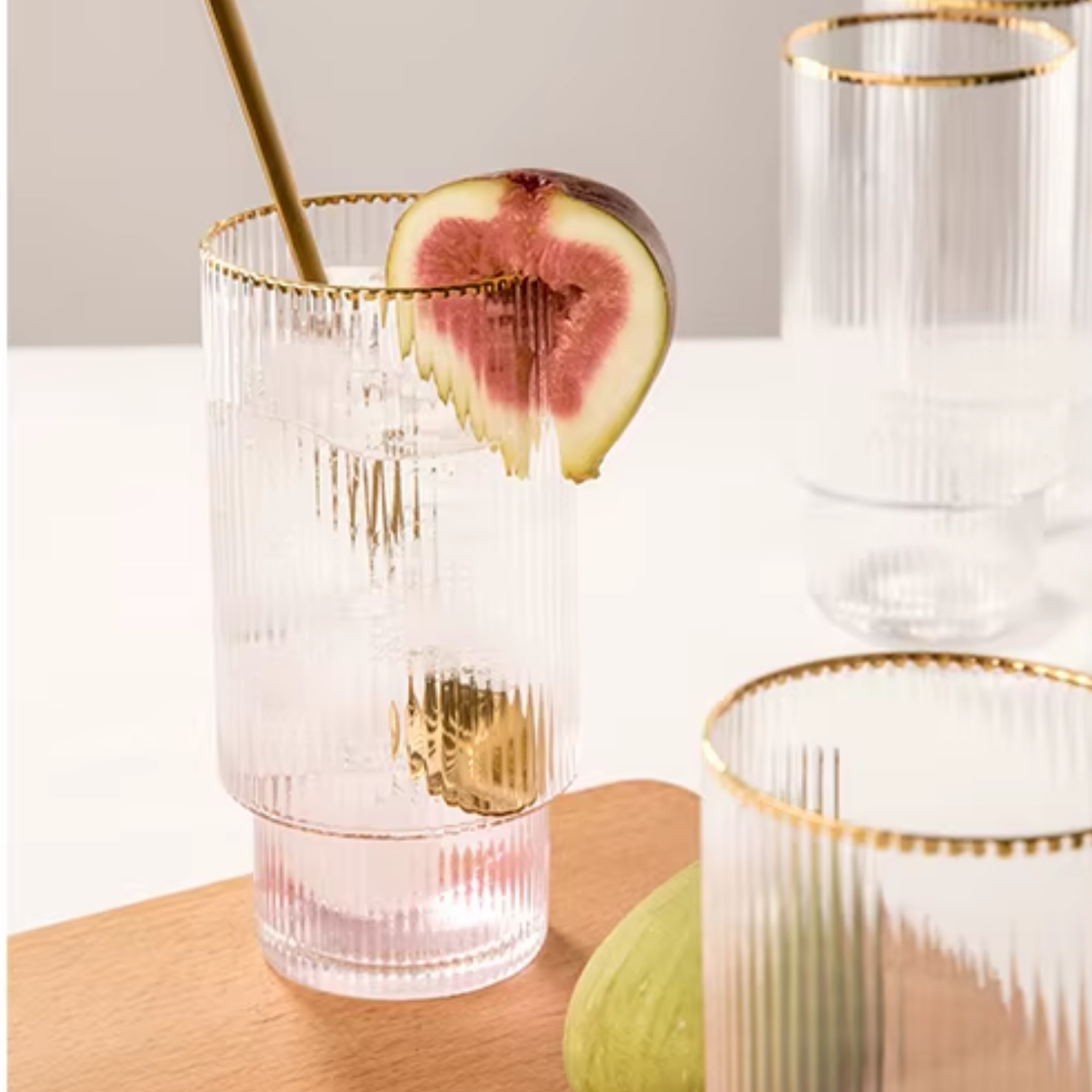 Jarra De Vidrio Y 4 Vasos Estilo Europeo Dorado