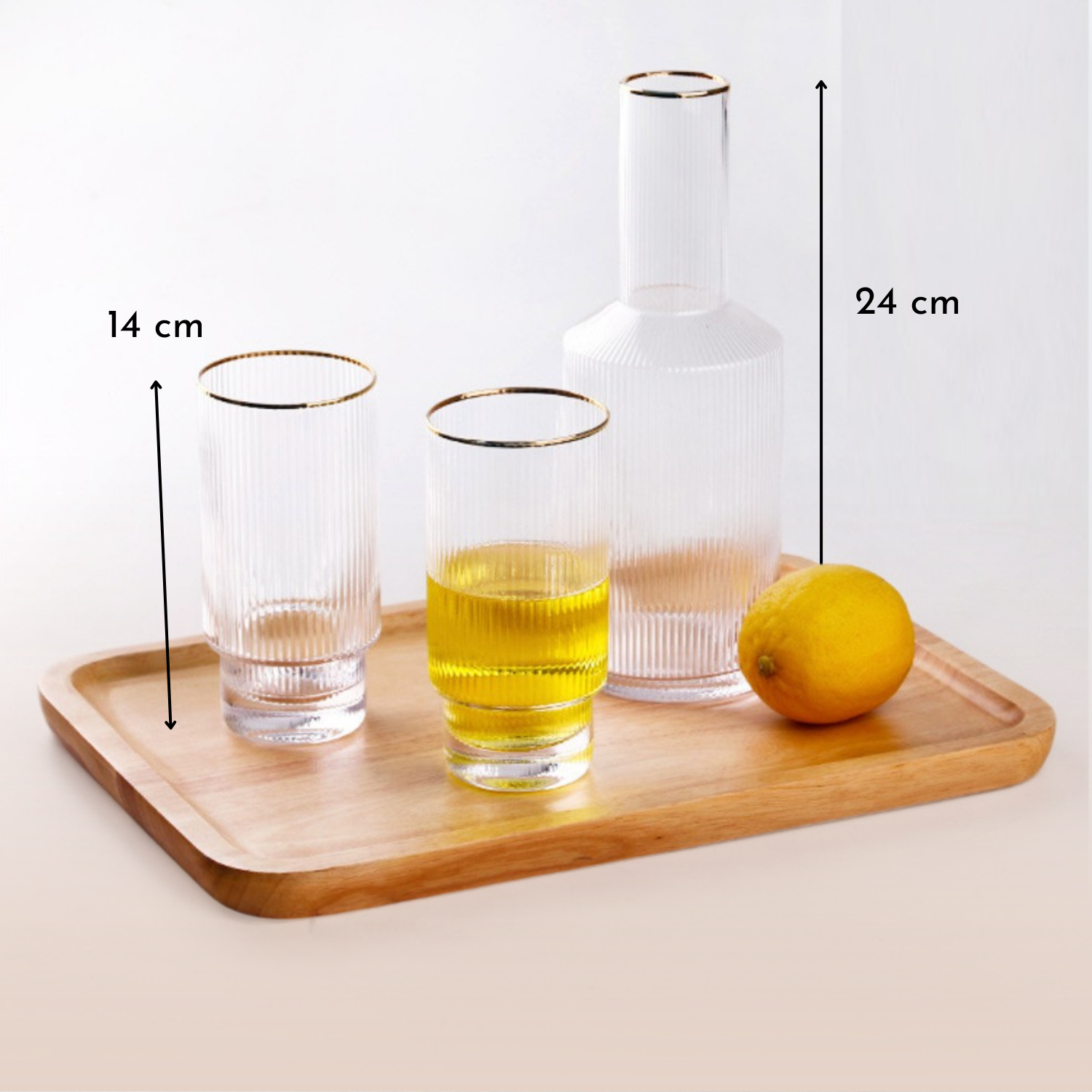Jarra De Vidrio Y 4 Vasos Estilo Europeo Dorado
