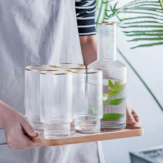 Jarra de Vidrio y 4 Vasos Estilo Europeo Dorado