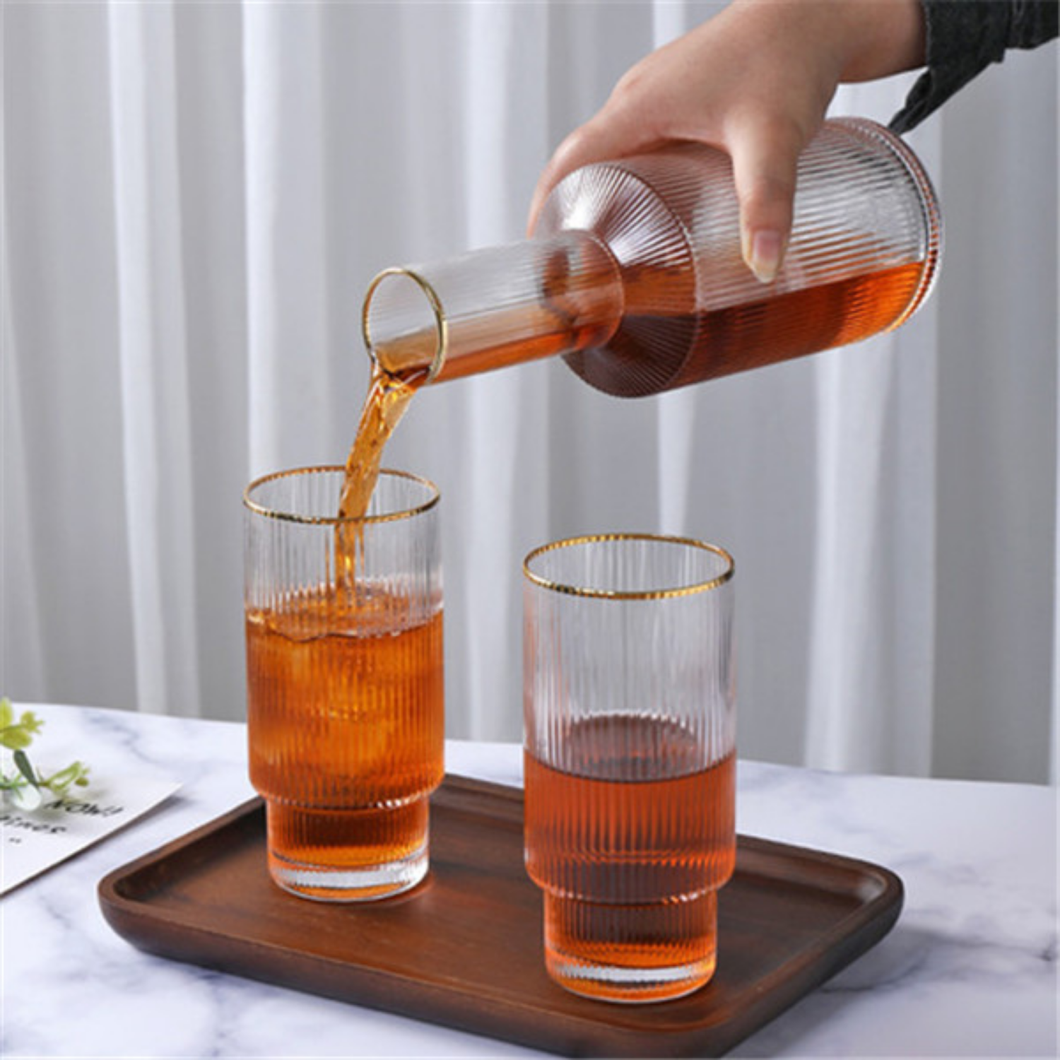 Jarra De Vidrio Y 4 Vasos Estilo Europeo Dorado