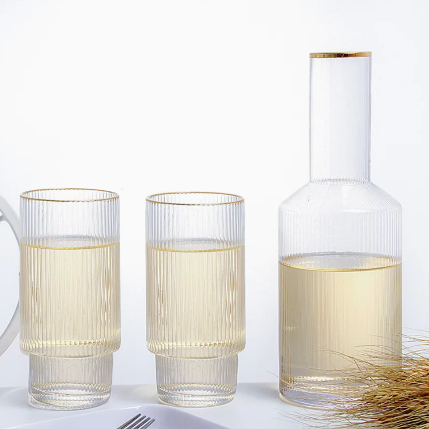 Jarra De Vidrio Y 4 Vasos Estilo Europeo Dorado