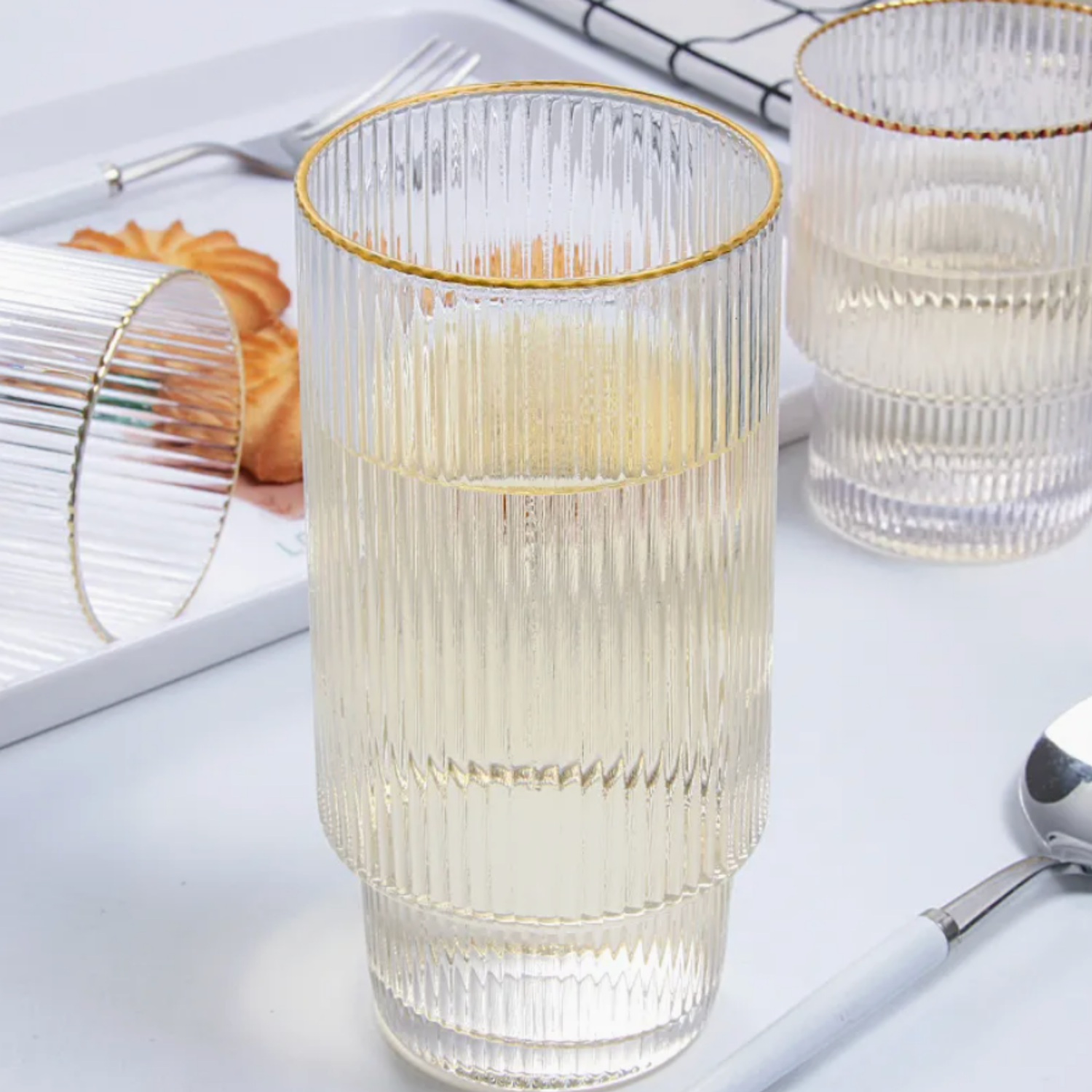 Jarra De Vidrio Y 4 Vasos Estilo Europeo Dorado