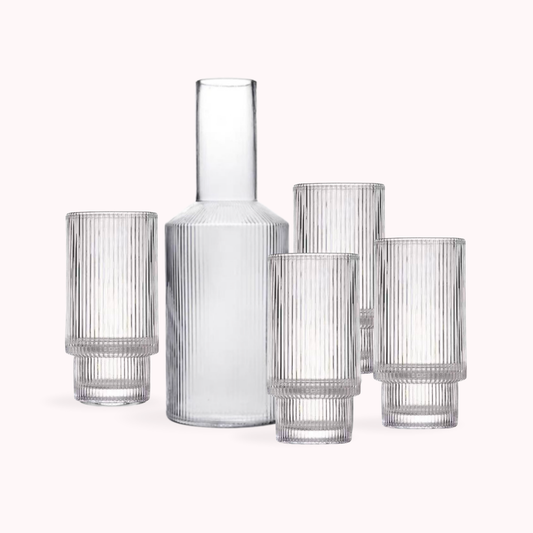 Jarra de Vidrio y 4 Vasos Estilo Europeo