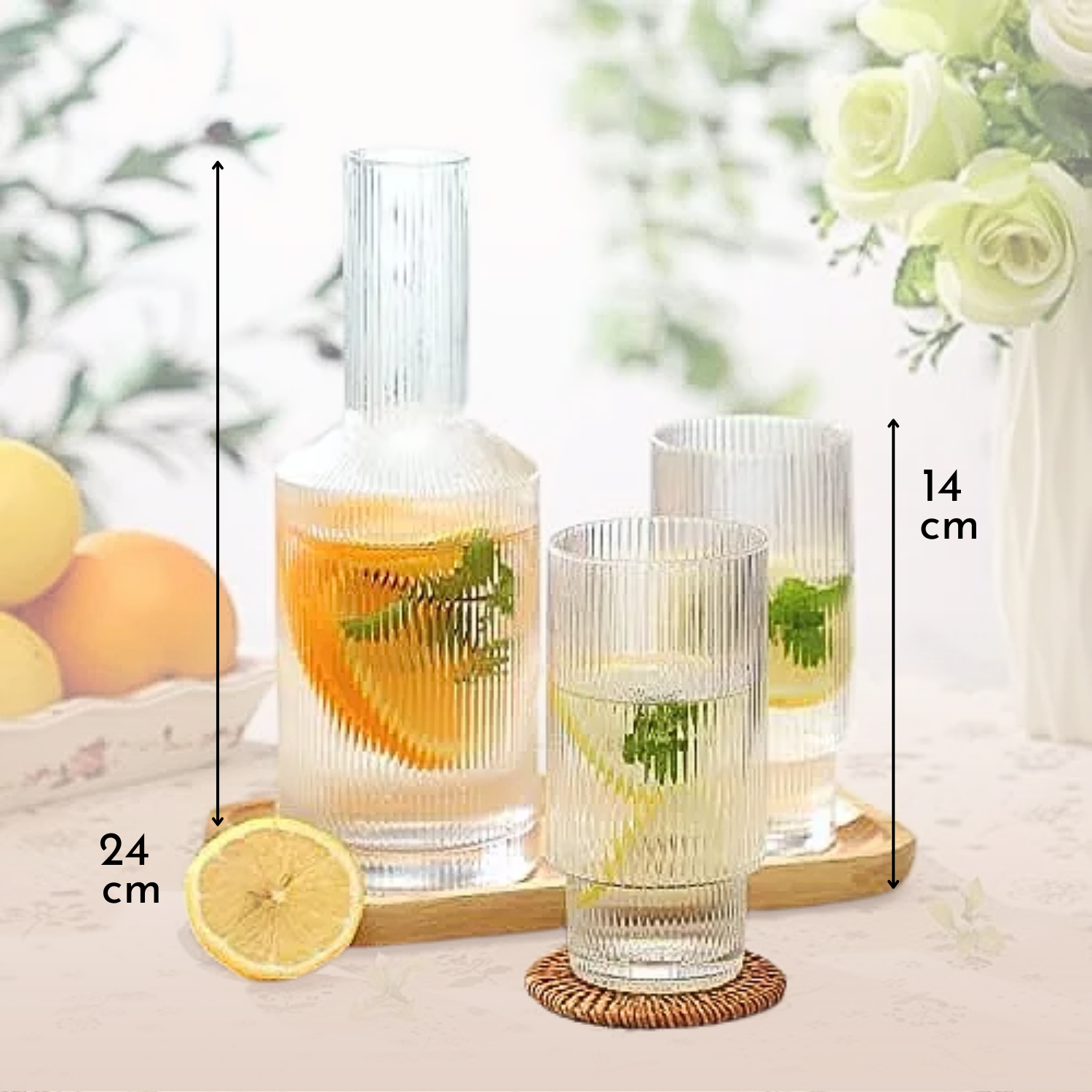 Jarra de Vidrio y 4 Vasos Estilo Europeo