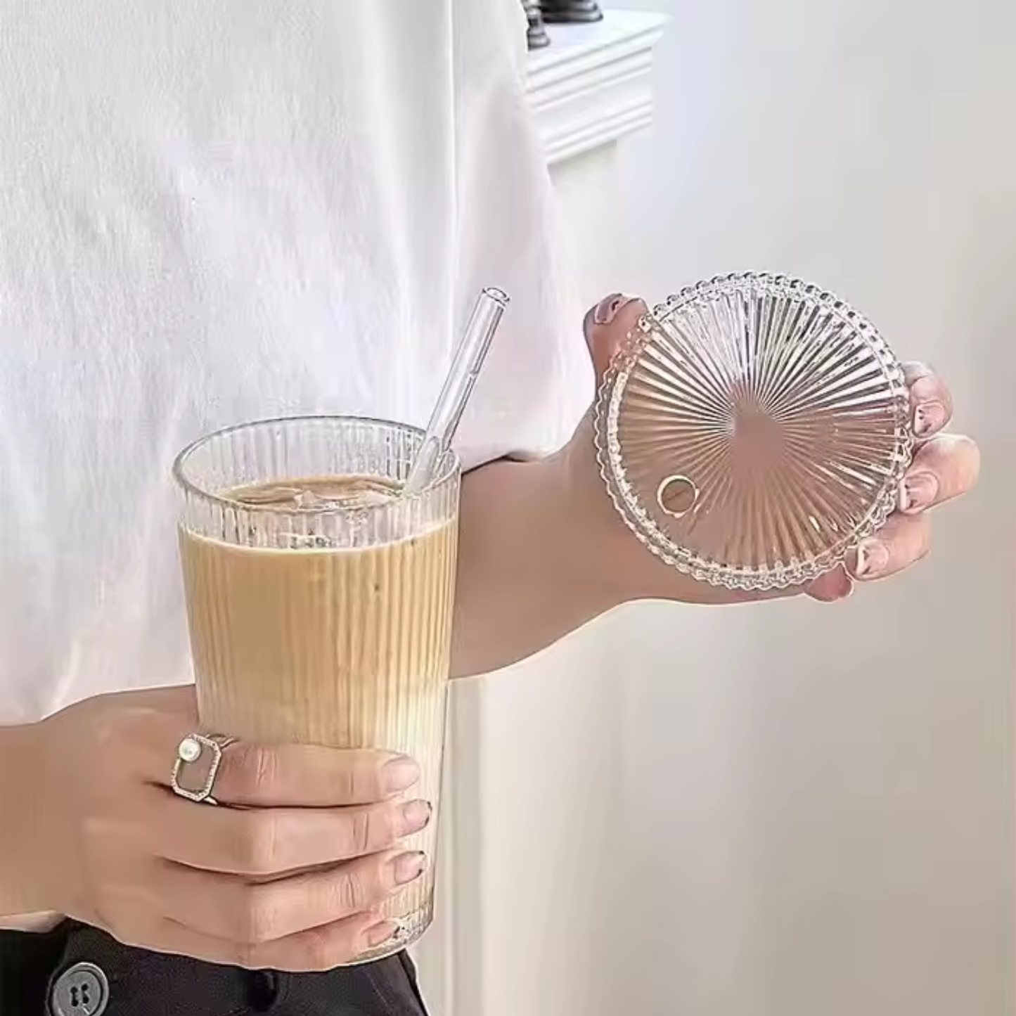 Vaso Vidrio con Bombilla y Tapa Líneas 380ml