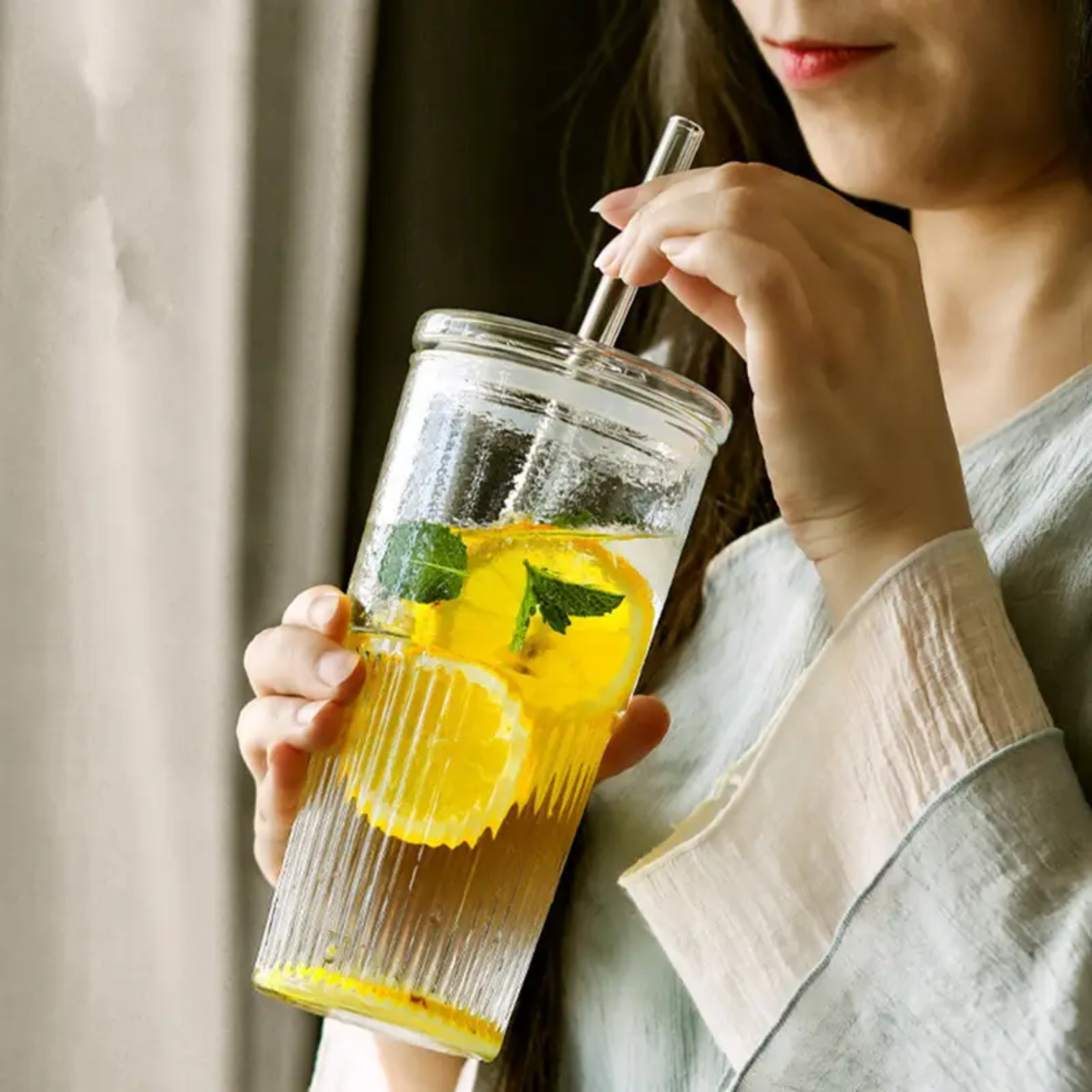 Vaso Vidrio con Bombilla y Tapa Perlado 500ml