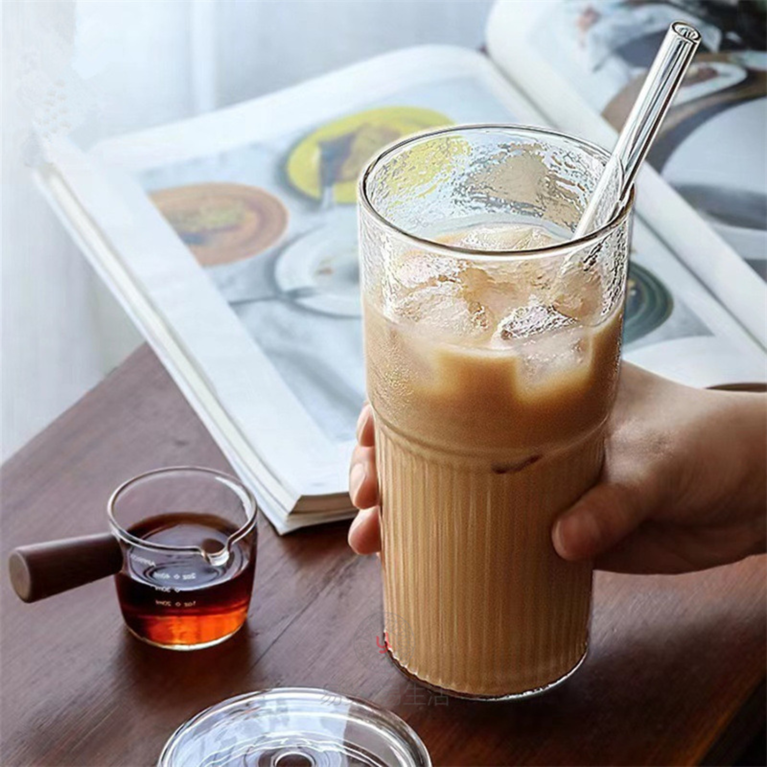 Vaso Vidrio con Bombilla y Tapa Perlado 500ml