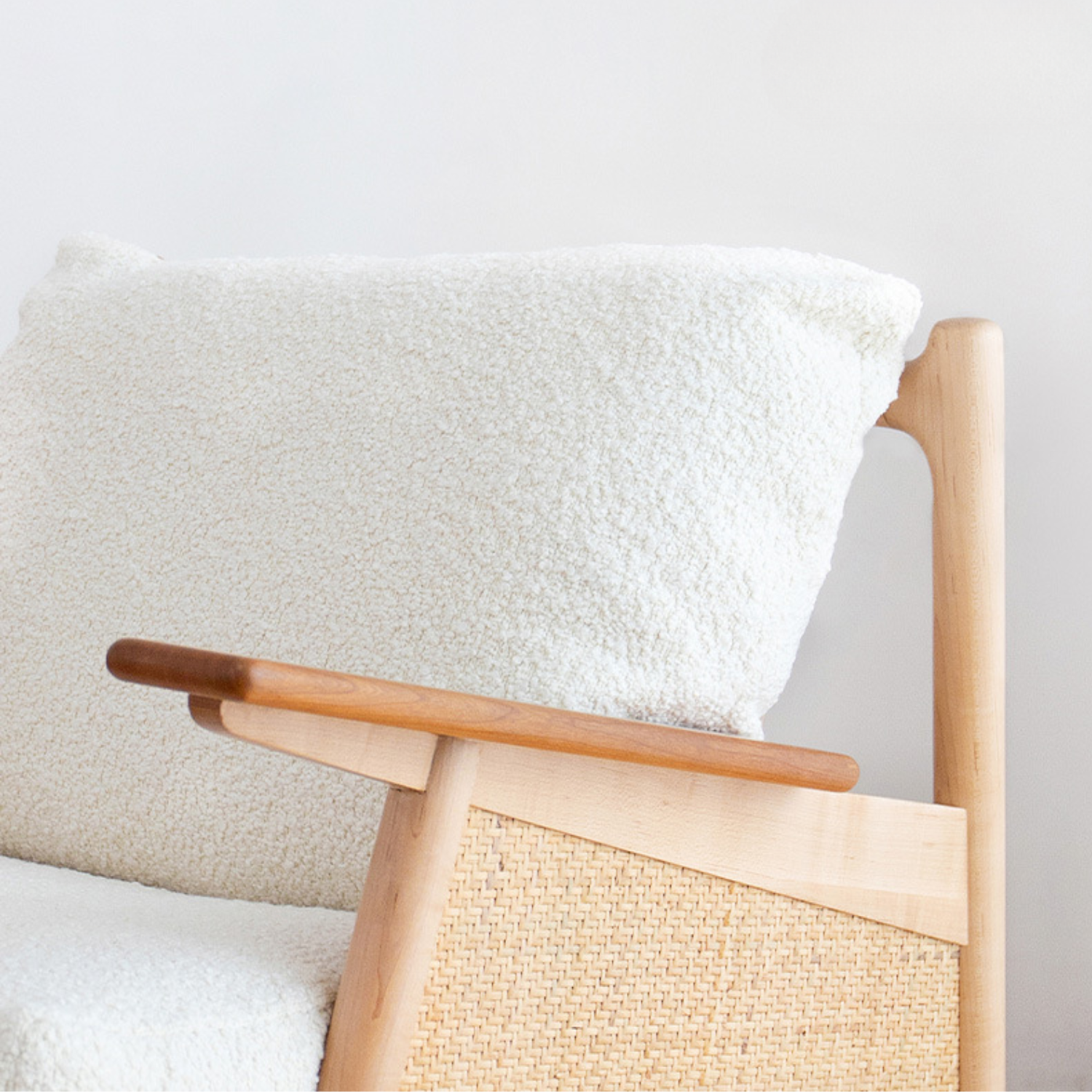 PREVENTA - Sitial Madera Rattan Blanco Nórdico