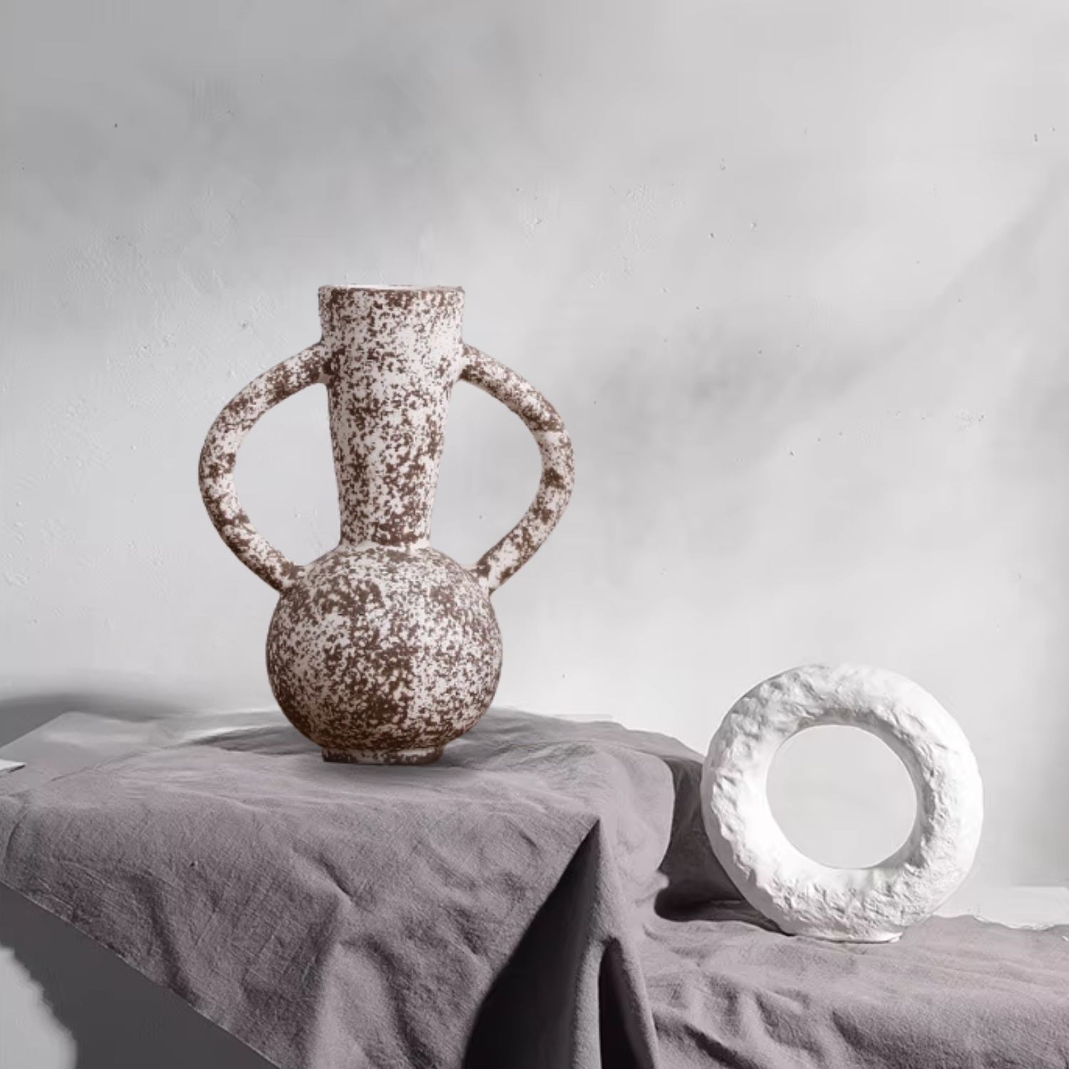 Set Jarrón y Figura Deco Cerámica Kora Origenes