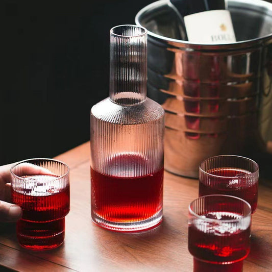 Jarra de Vidrio y 4 Vasos Estilo Europeo