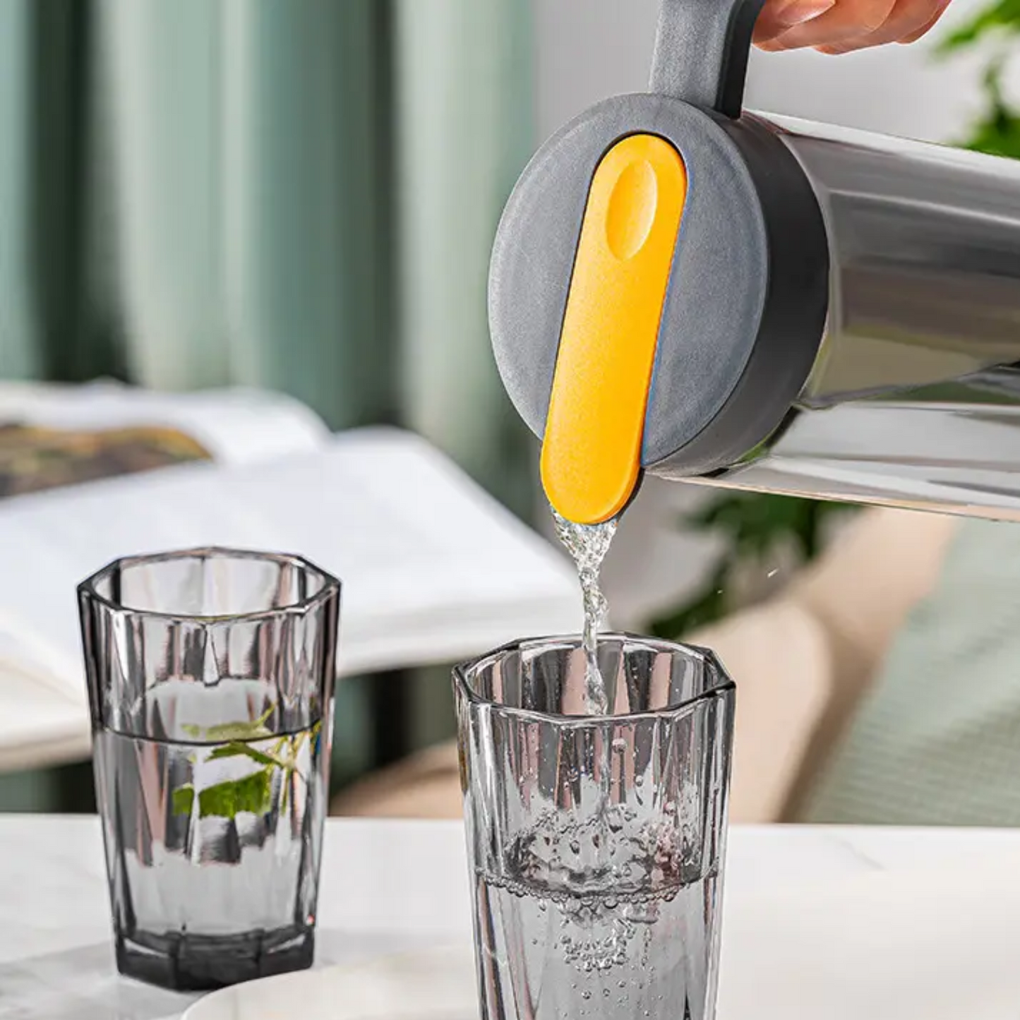 Jarra de Vidrio Dosificadora y 4 Vasos