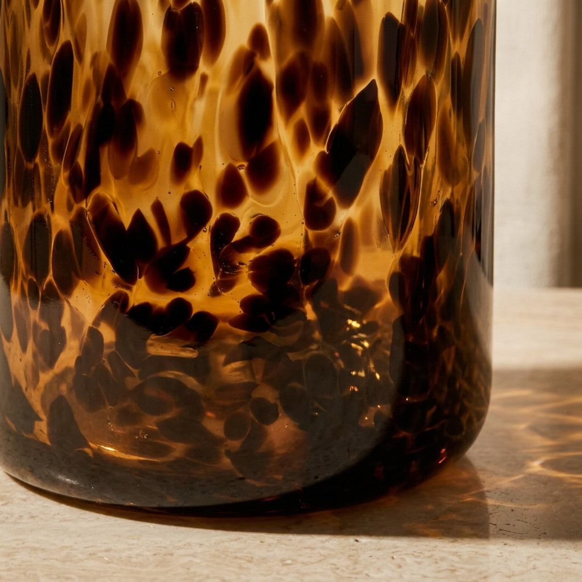 PREVENTA - Botella Decantador Carey Animal Print de Vidrio 36 cm