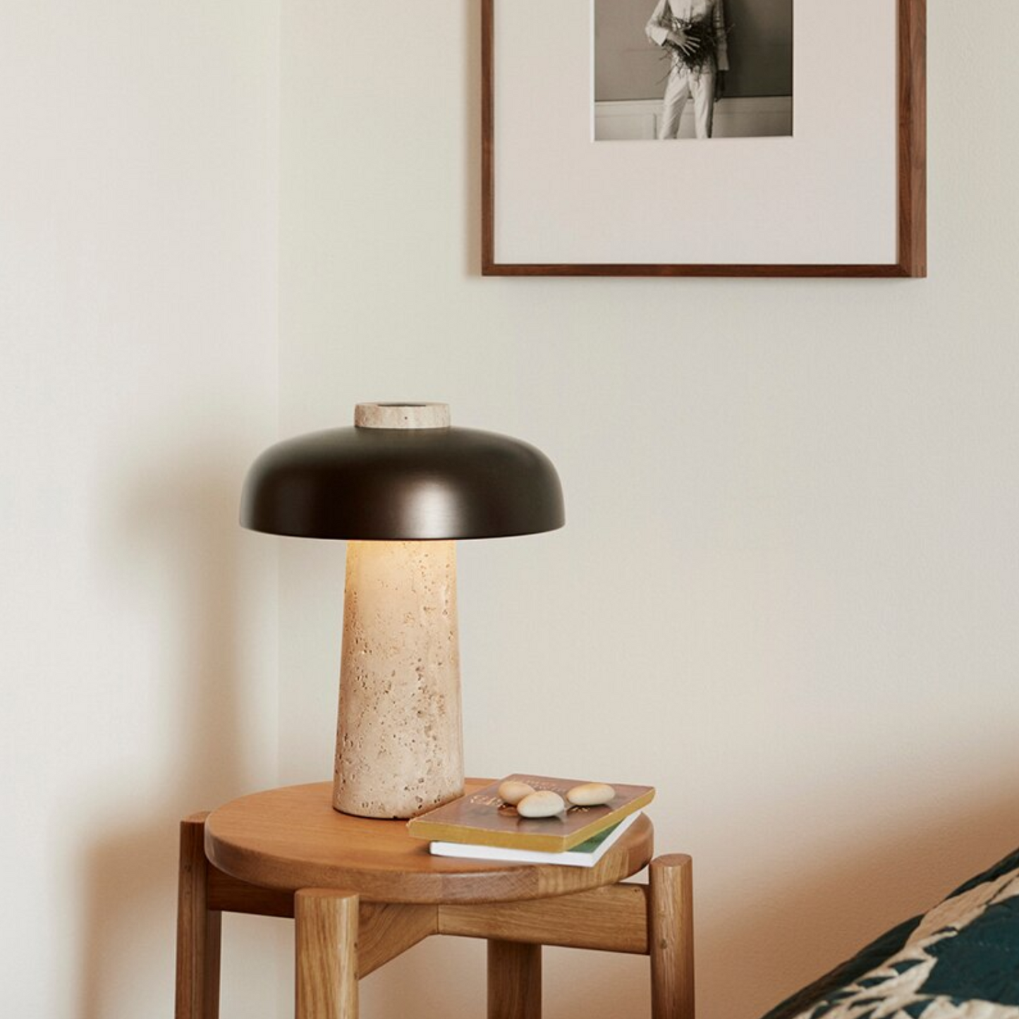 Lampara Led Negro de Piedra Travertino