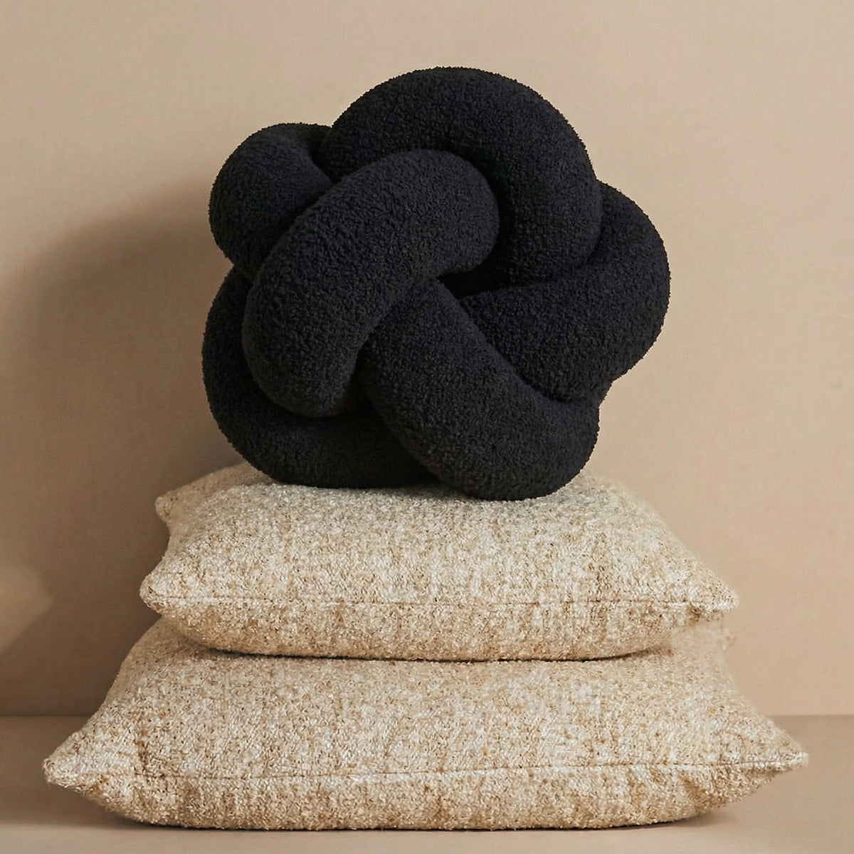 Cojín Nudo Negro Bouclé Deco