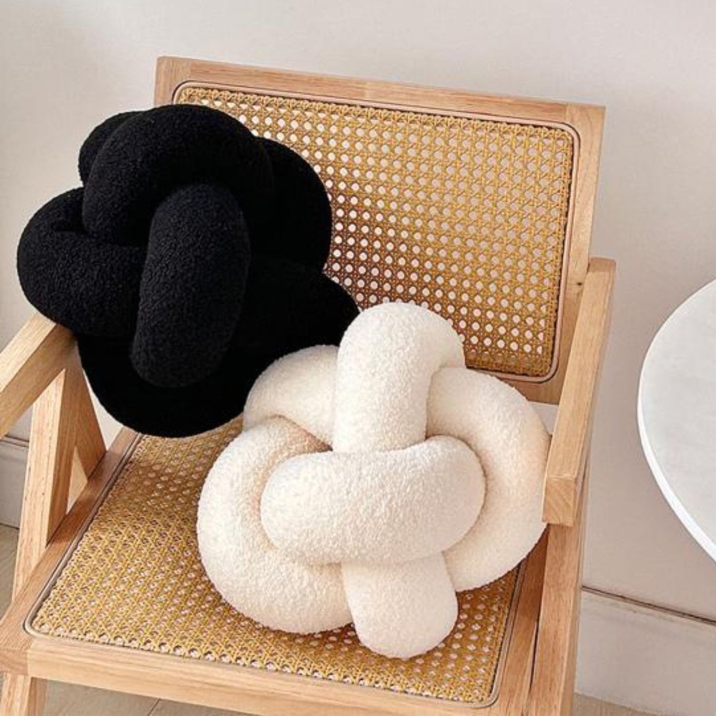 Cojín Nudo Negro Bouclé Deco