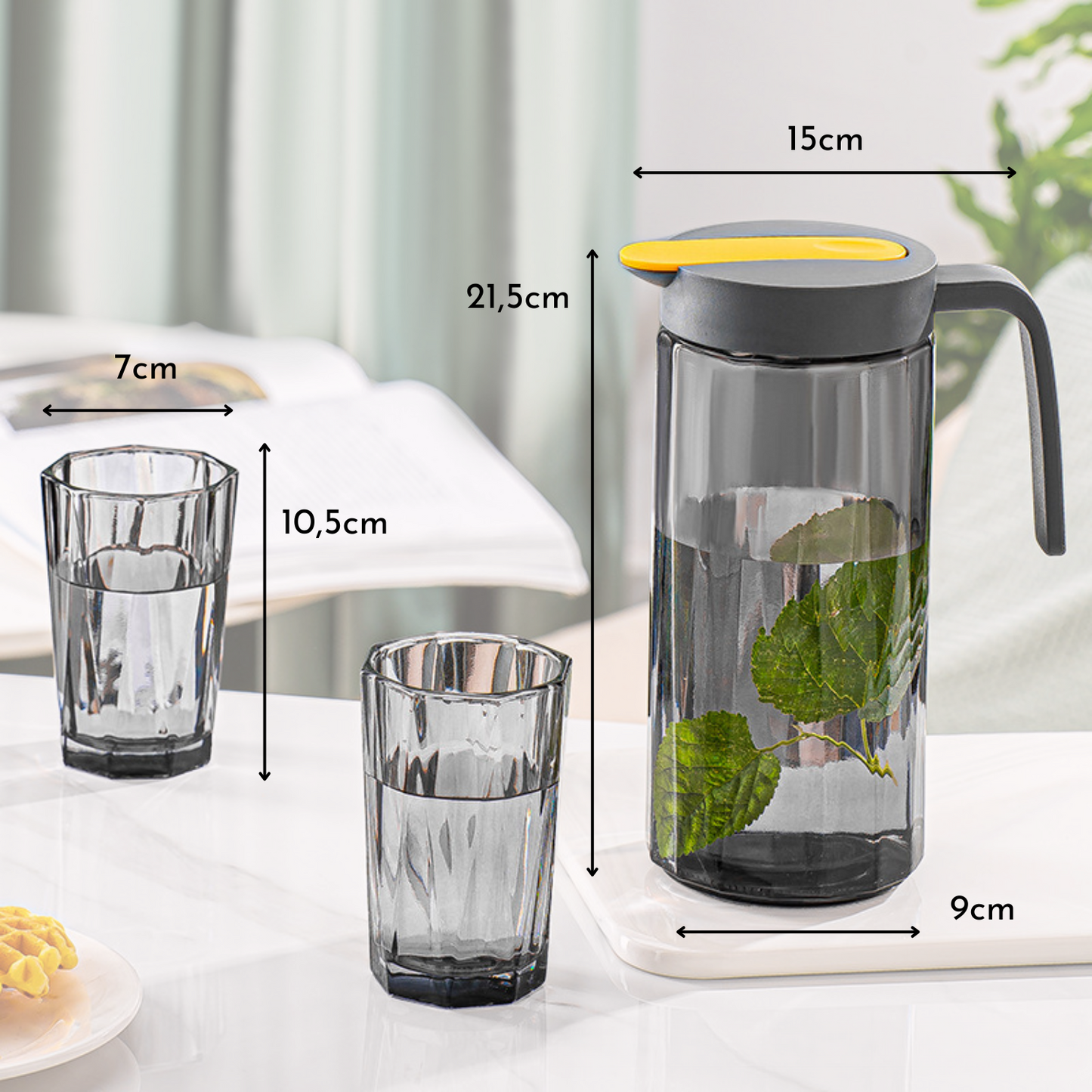 Jarra de Vidrio Dosificadora y 4 Vasos