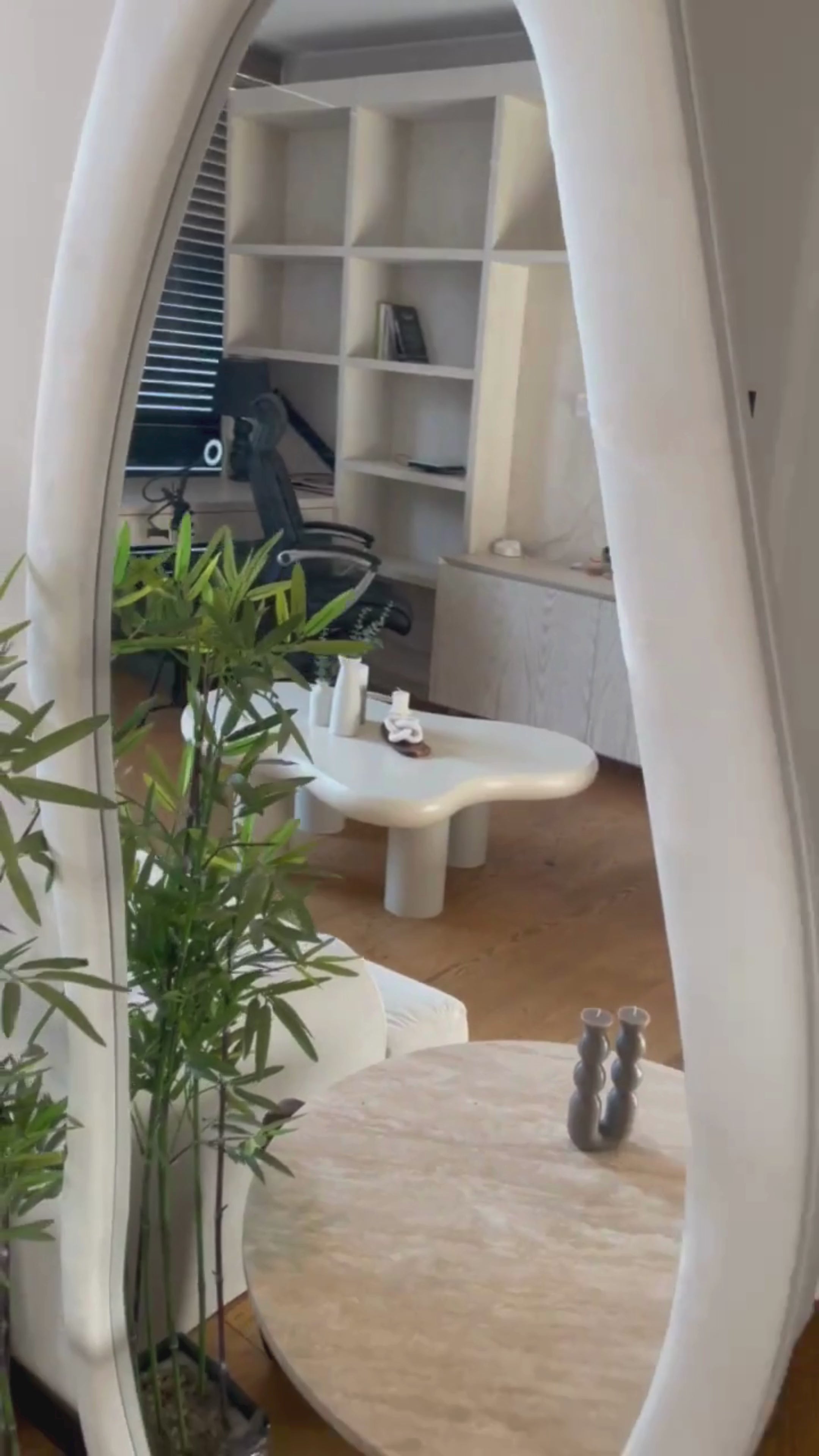Cargar vídeo: Espejo Decorativo Irregular con Borde Terciopelo