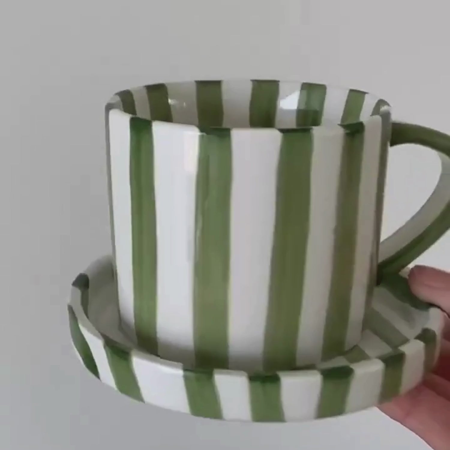Cargar vídeo: Set de Platos y Tazas Rayas Vintage Verde 3 un