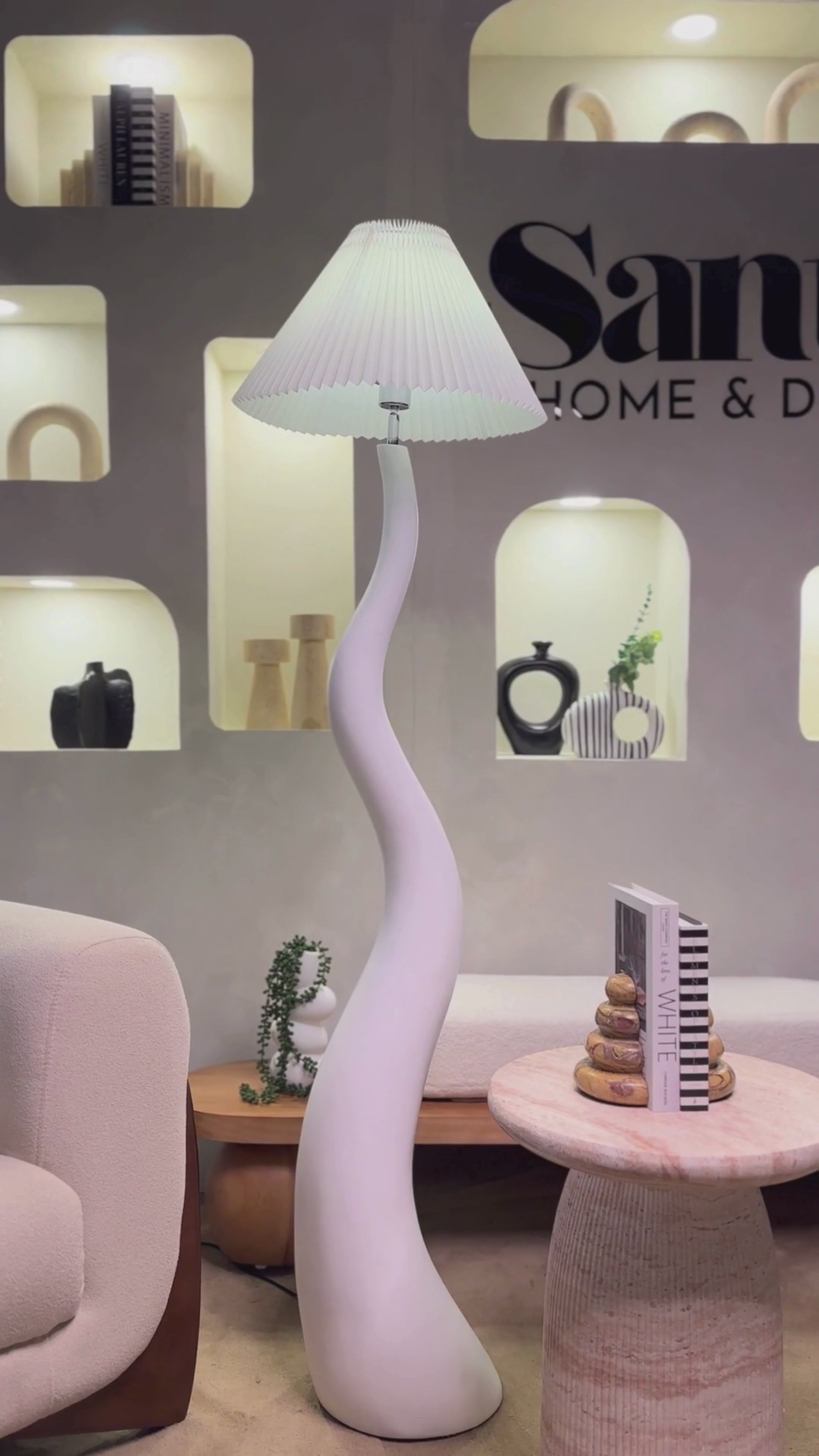 Cargar vídeo: PREVENTA - Lámpara de Pie Curvy Japandi Pantalla Plisada