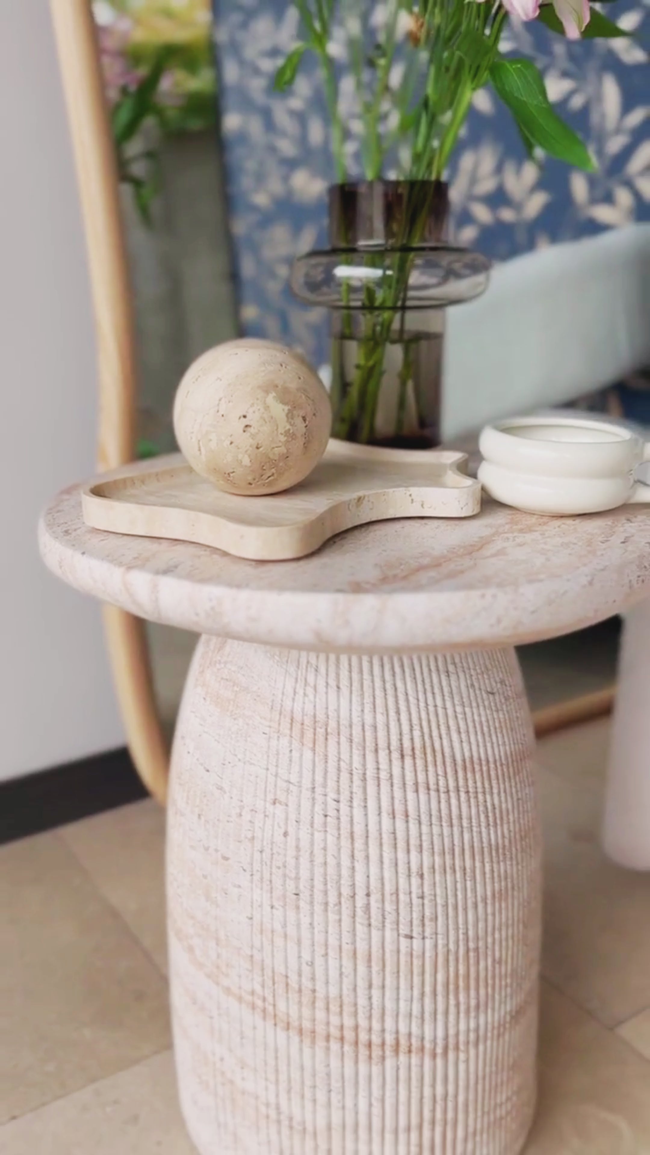 Cargar vídeo: Mesa Lateral Escultórica Totem