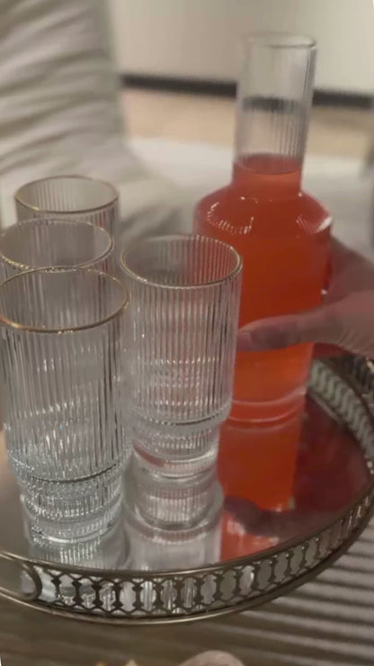 Jarra de Vidrio y 4 Vasos Estilo Europeo