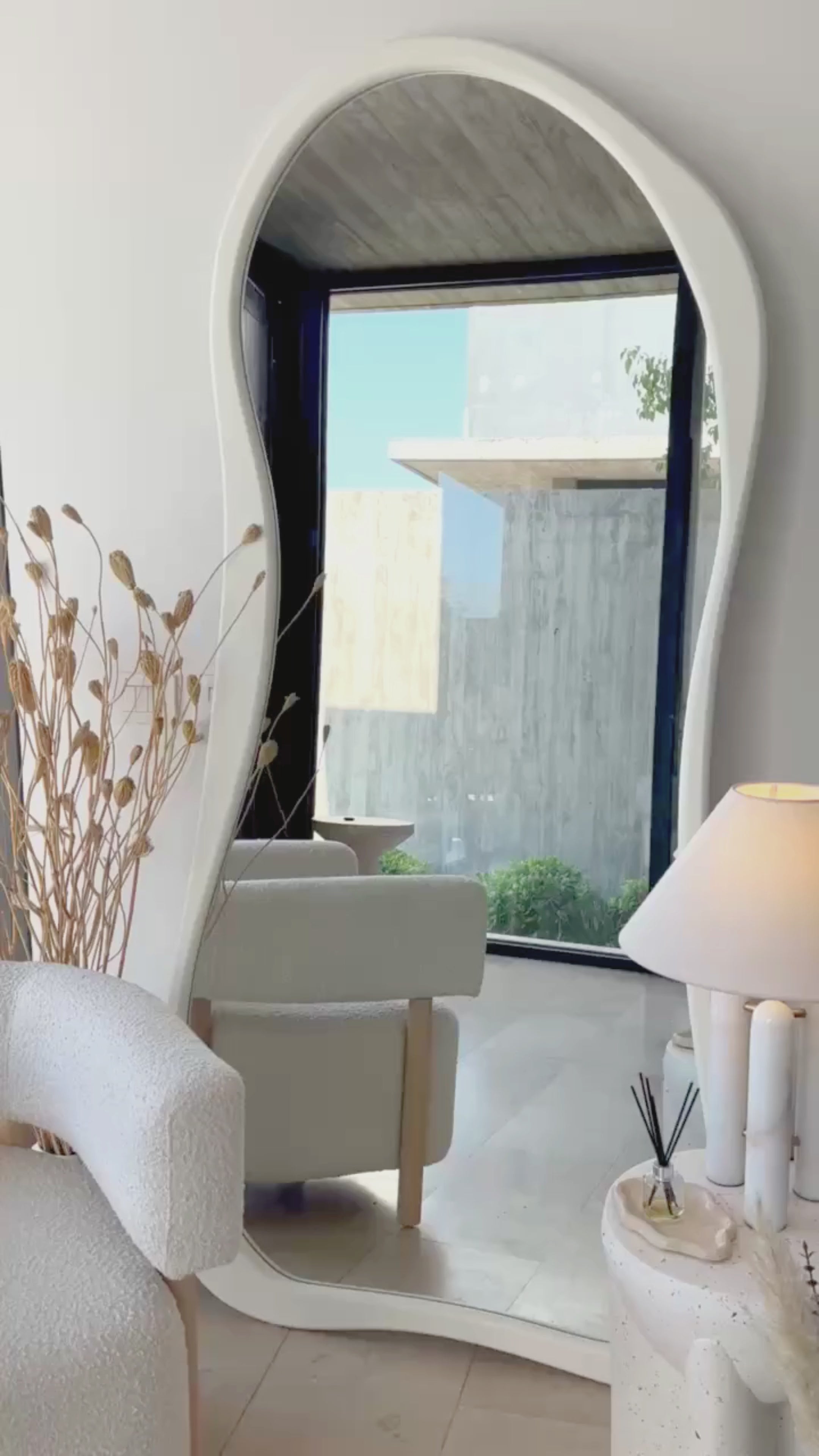 Cargar vídeo: Espejo Asimétrico Cuerpo Entero Madera Blanco 180X80cm