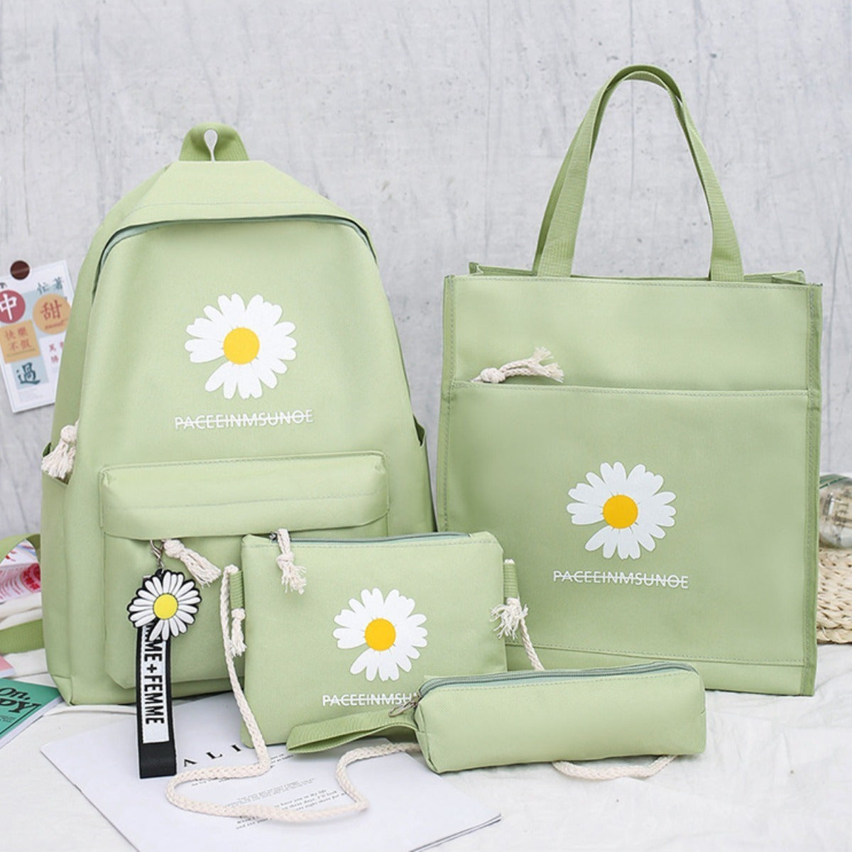 Set Mochila Diseño Margaritas 4 Piezas